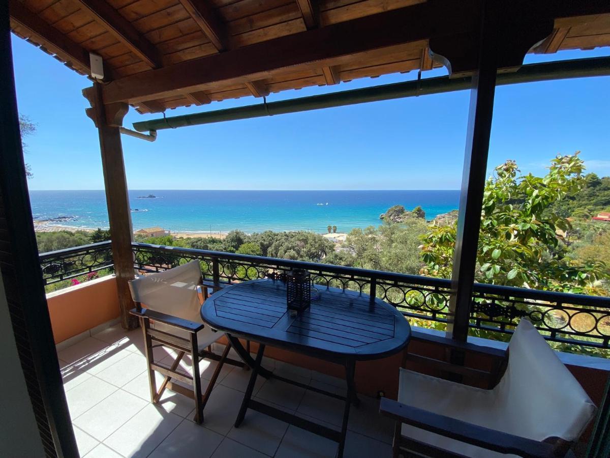 Papadatos Apts With Amazing View - 5Mins From The Beach Kontogialos Bagian luar foto