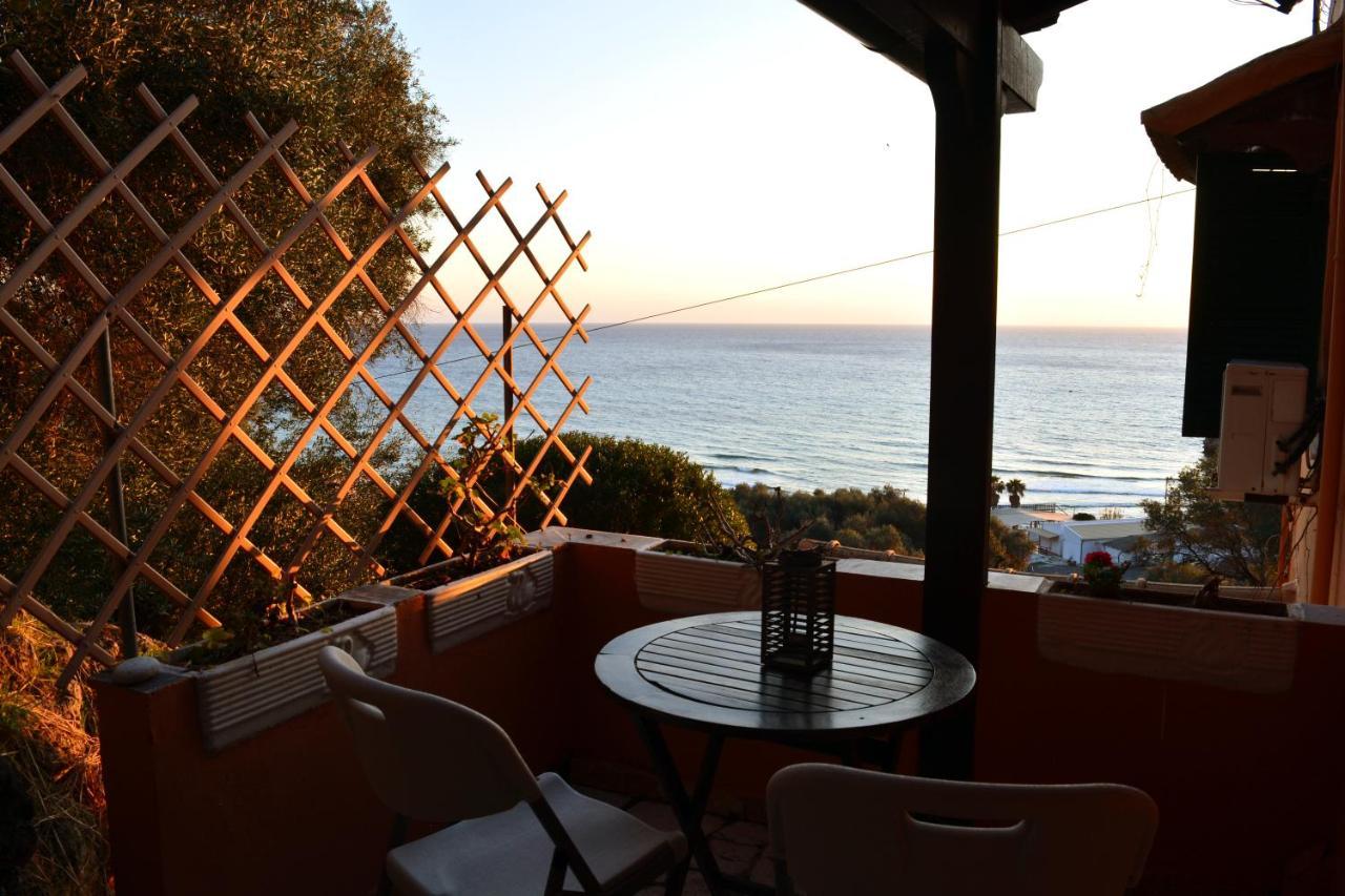 Papadatos Apts With Amazing View - 5Mins From The Beach Kontogialos Bagian luar foto