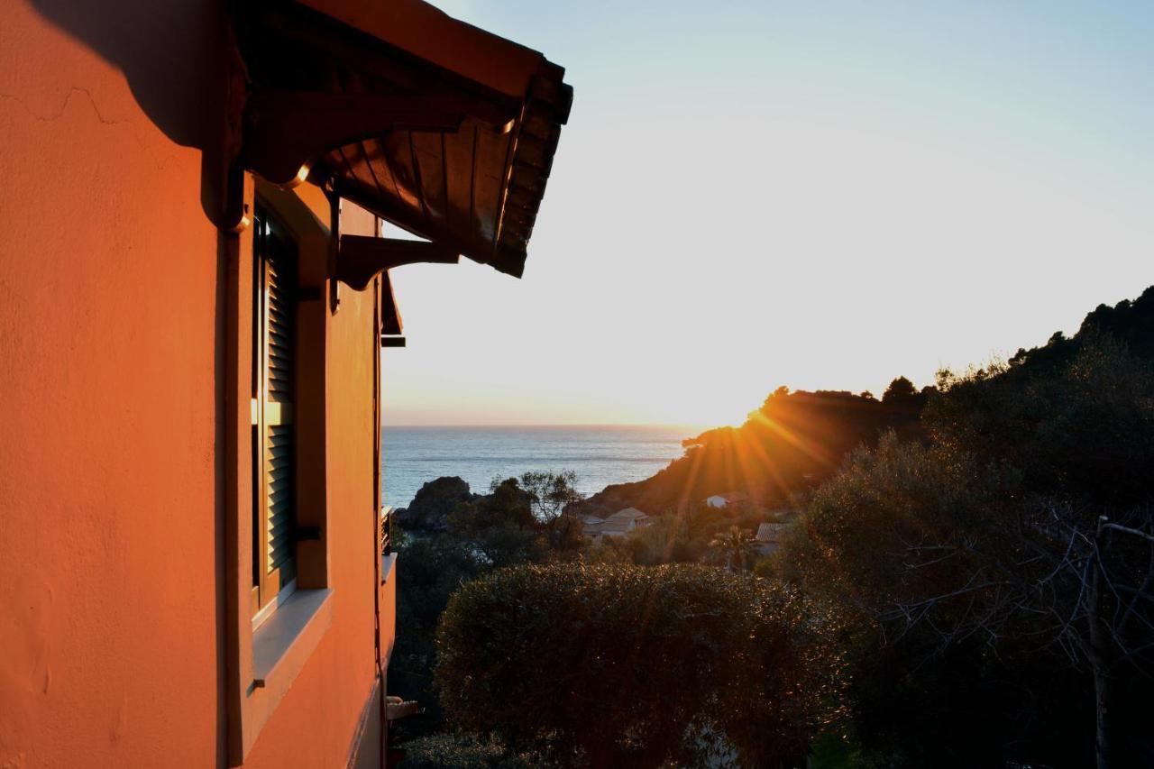 Papadatos Apts With Amazing View - 5Mins From The Beach Kontogialos Bagian luar foto