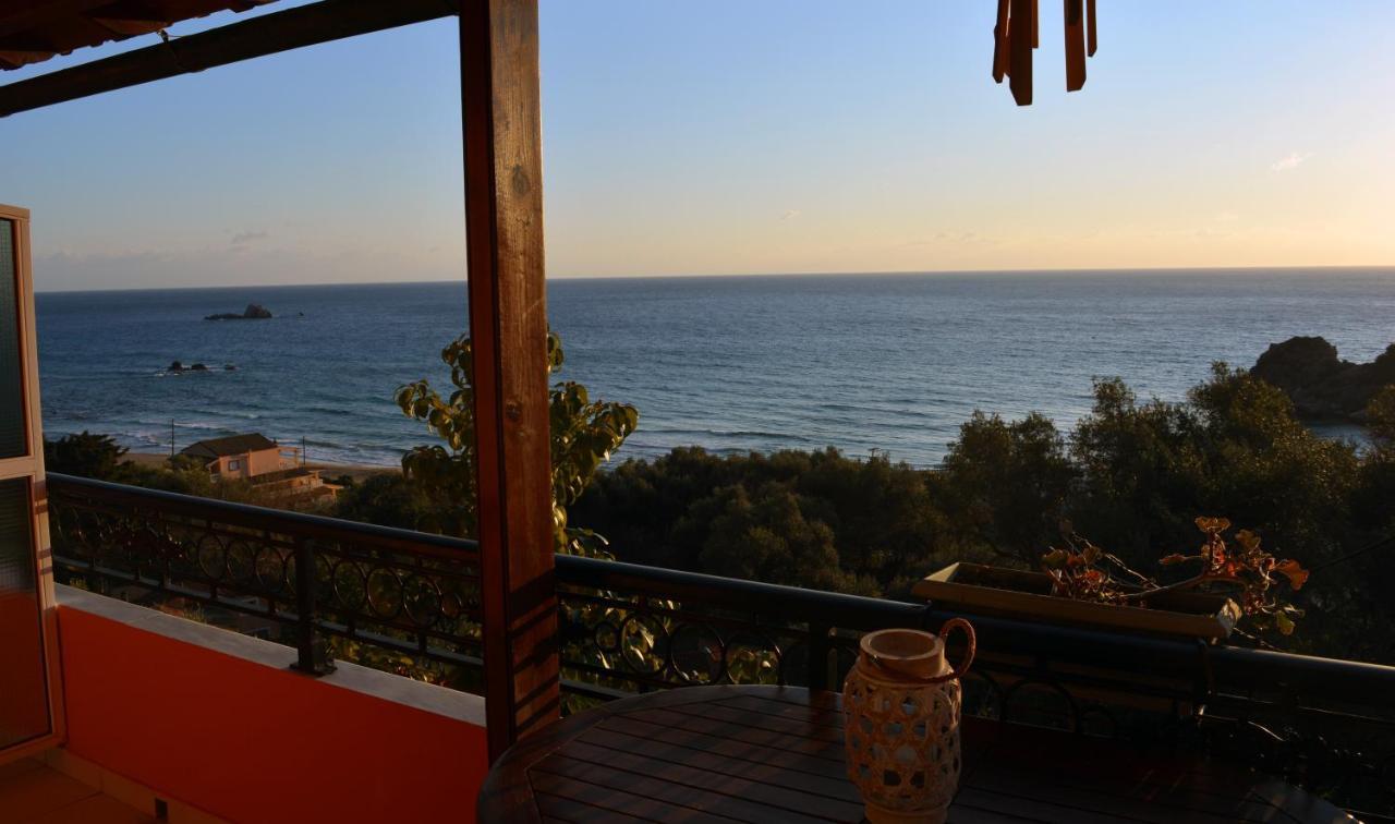 Papadatos Apts With Amazing View - 5Mins From The Beach Kontogialos Bagian luar foto