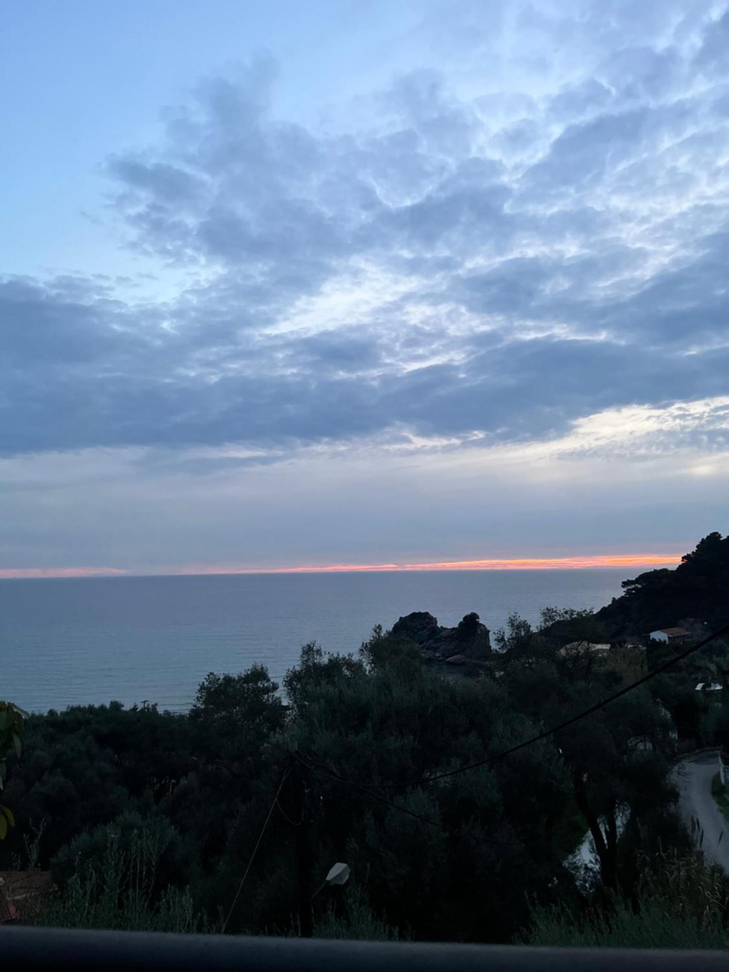 Papadatos Apts With Amazing View - 5Mins From The Beach Kontogialos Bagian luar foto