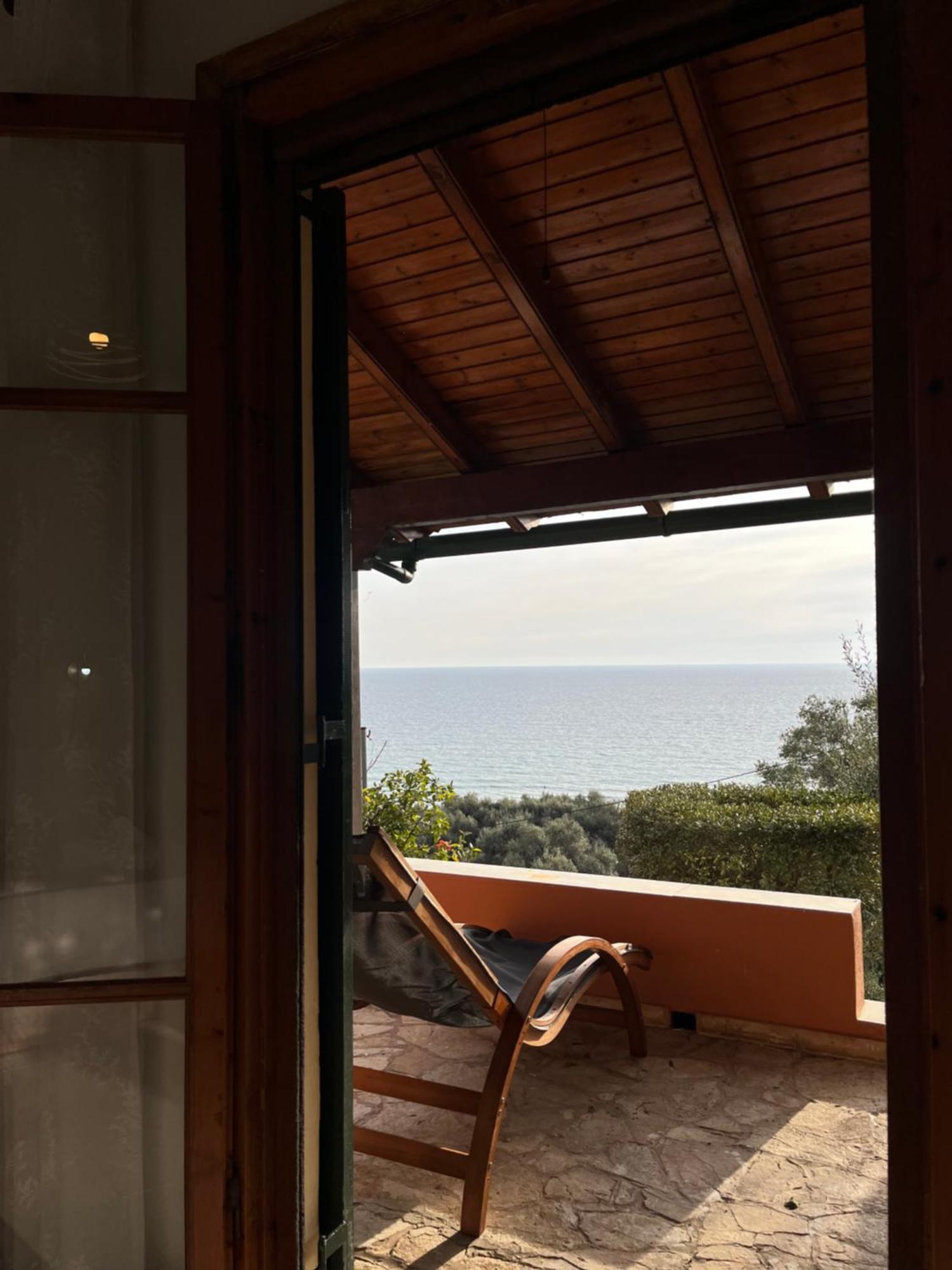 Papadatos Apts With Amazing View - 5Mins From The Beach Kontogialos Bagian luar foto