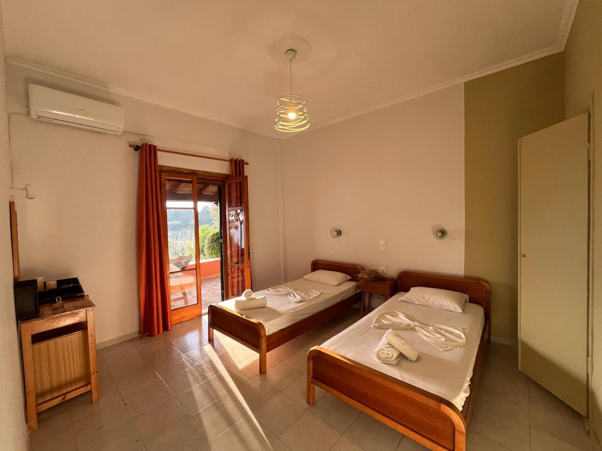 Papadatos Apts With Amazing View - 5Mins From The Beach Kontogialos Bagian luar foto